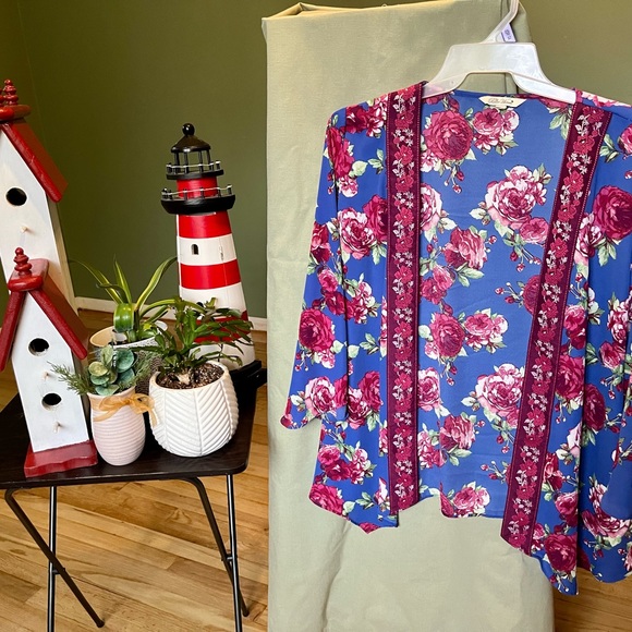 2 shirt combo (because they go so perfectly together) Sleeveless blouse+Coverup - Picture 7 of 12